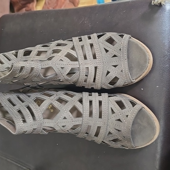 brand new caged zipper back open toes booties - Picture 2 of 4